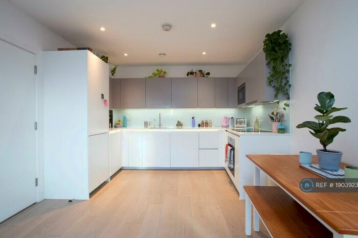 2 Bedroom Flat To Rent In Collins Building, London, NW2