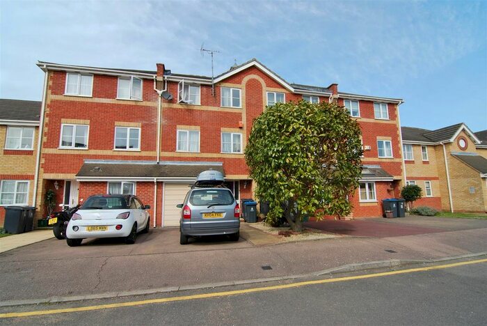 5 Bedroom Town House To Rent In Athena Close, Kingston Upon Thames, KT1