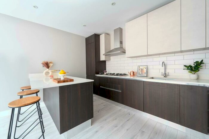 3 Bedroom Flat To Rent In Prout Grove, Neasden, NW10