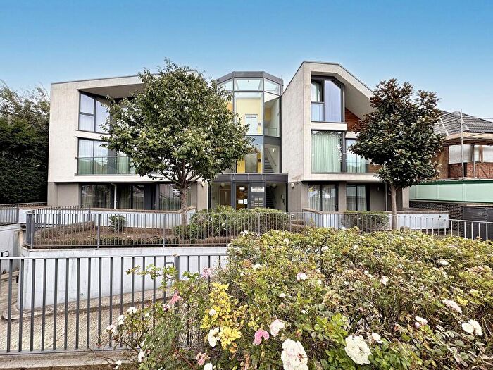 2 Bedroom Flat To Rent In Edgwarebury Lane, Apollo Court, HA8