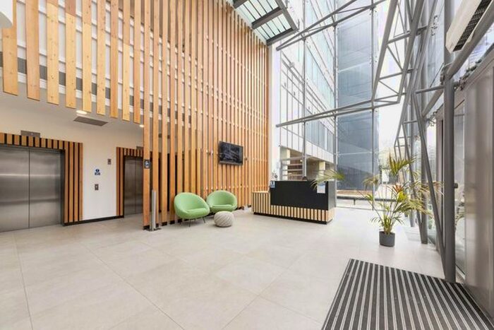 1 Bedroom Flat To Rent In Great West Road, Brentford, TW8