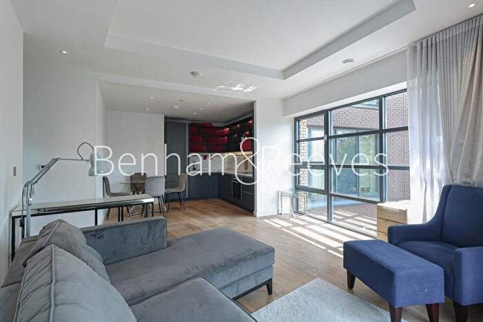 2 Bedroom Apartment To Rent In London City Island, E14