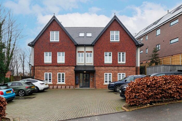 3 Bedroom Flat For Sale In West Hill, Sanderstead, Surrey, CR2