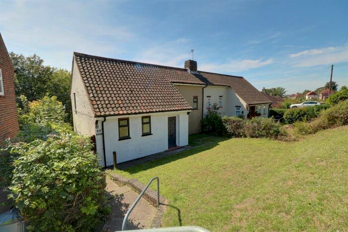 4 Bedroom Semi-Detached House To Rent In Norwich Drive, Brighton, BN2