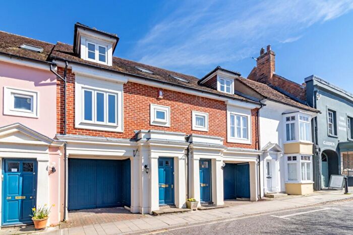 4 Bedroom Town House To Rent In Broad Street, Alresford, Hampshire, SO24