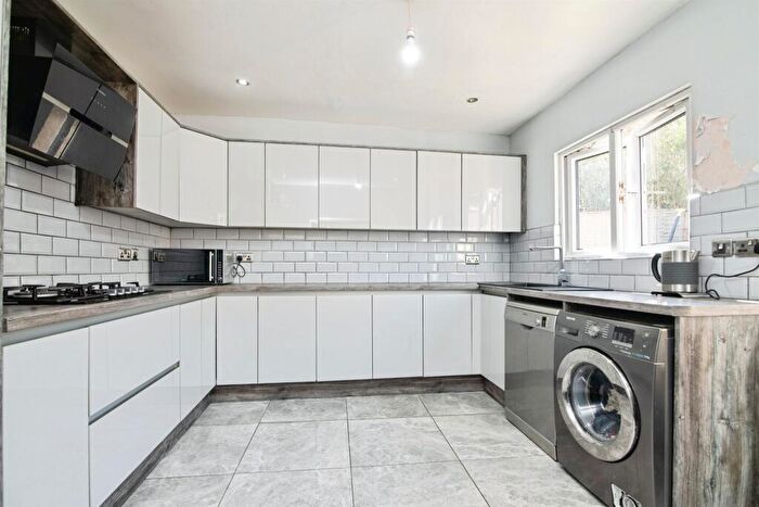 4 Bedroom Semi-Detached House For Sale In Halsbury Grove, Birmingham, B44