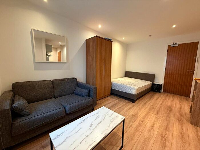 1 Bedroom Flat To Rent In Gateway East, Marsh Lane, Leeds, LS9