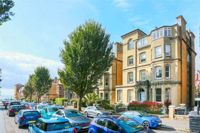 3 Bedroom Flat To Rent In Second Avenue, Hove, East Sussex, BN3
