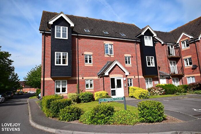2 Bedroom Flat To Rent In Gould Close, Newbury, RG14