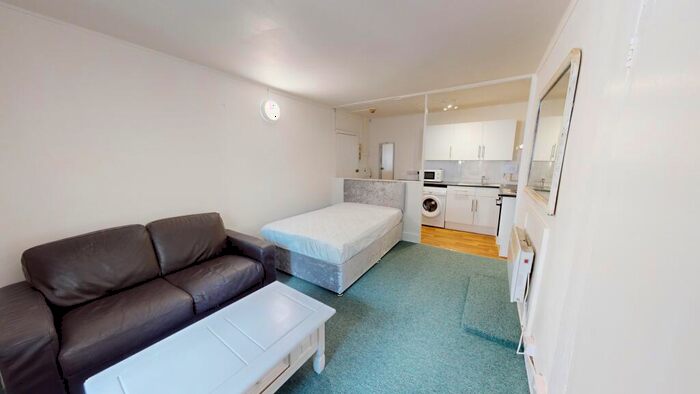 Flat To Rent In Norfolk Square, City Centre, Brighton, BN1