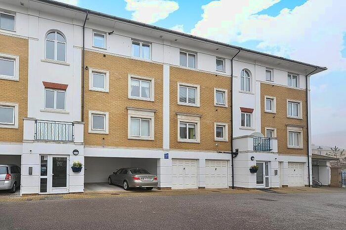 2 Bedroom Flat To Rent In Neptune Court, The Strand, BN2