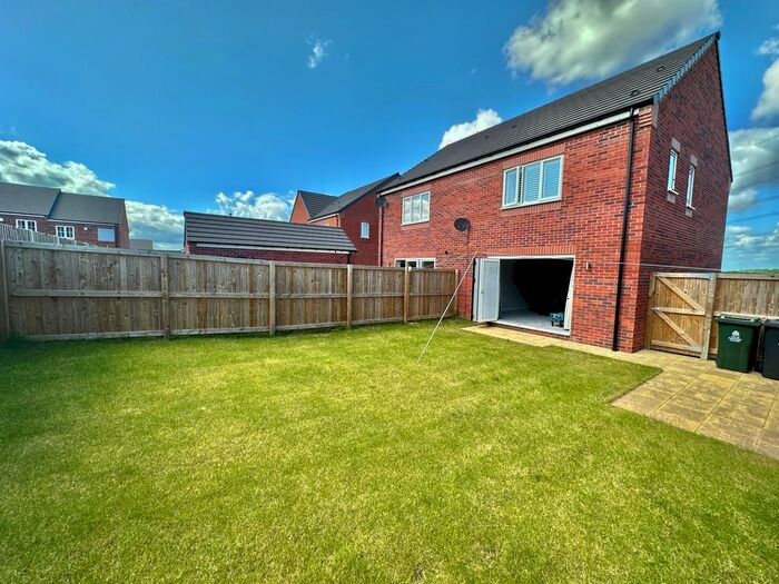 3 Bedroom Semi-Detached House To Rent In Hartshorn Road, Armthorpe, Doncaster, DN3