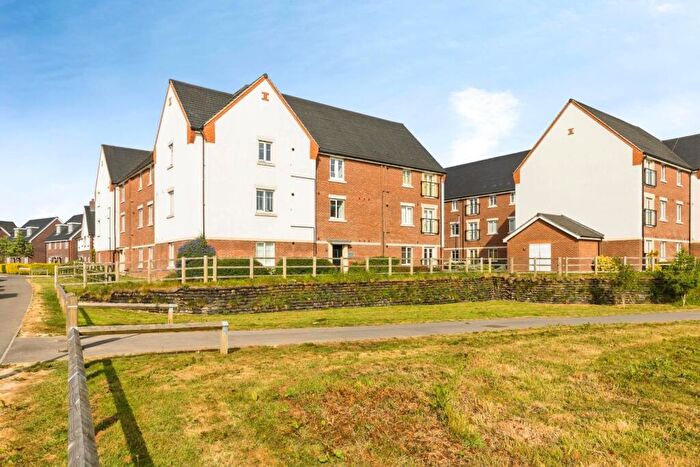 2 Bedroom Flat For Sale In Cornwell Avenue, Crawley, RH10