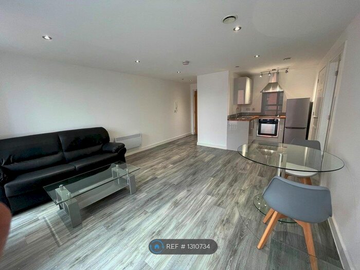 1 Bedroom Flat To Rent In Orange Grove House, Manchester M14