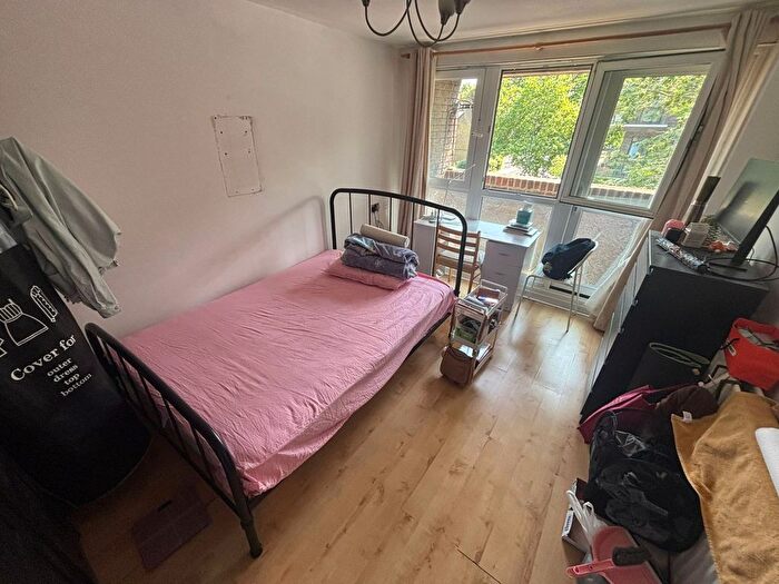 2 Bedroom Flat To Rent In Bedroom Flat, Gibson Road, SE11