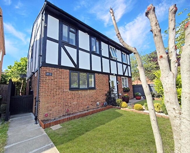 2 Bedroom Semi-Detached House For Sale In Belsham Place, Luton, Bedfordshire, LU2