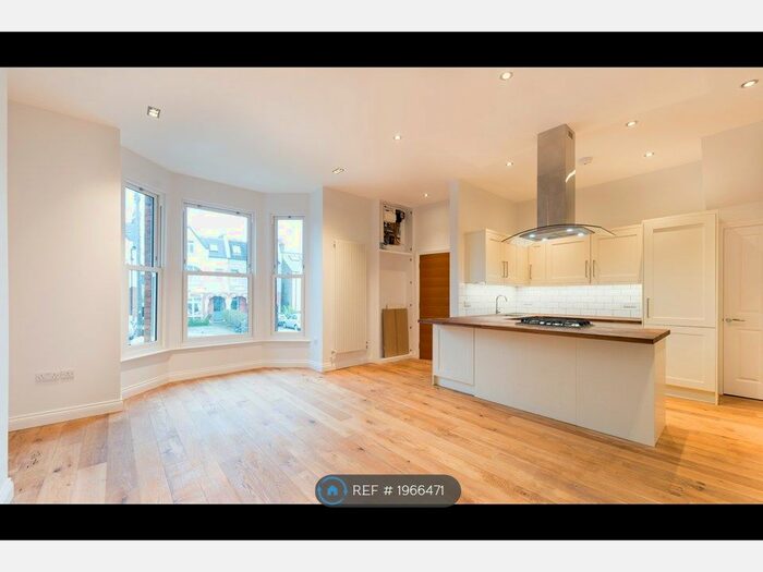 2 Bedroom Flat To Rent In Fontenoy Road, Balham, London, SW12