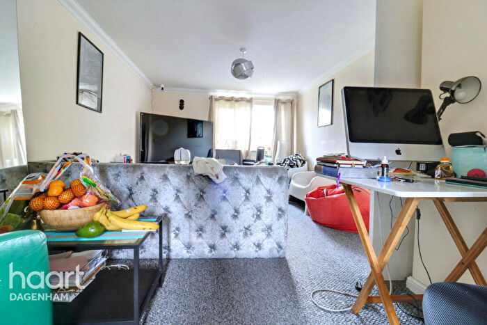 2 Bedroom Flat For Sale In Causton Square, Dagenham, RM10