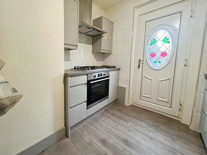 2 Bedroom Apartment To Rent In Highfield Gardens, PO22