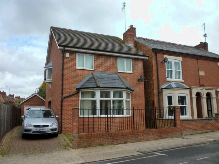 3 Bedroom Detached House To Rent In Queen Anne Street, New Bradwell, Milton Keynes, MK13