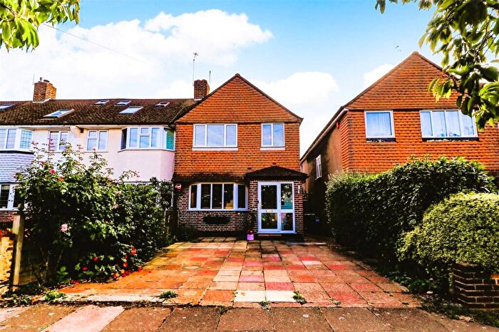 3 Bedroom End Of Terrace House For Sale In Kenilworth Crescent, Enfield, Middlesex, EN1