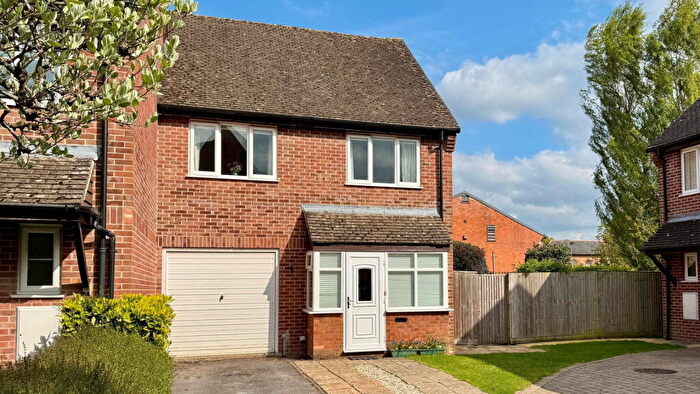 3 Bedroom End Of Terrace House For Sale In Crawford Place, Newbury, RG14