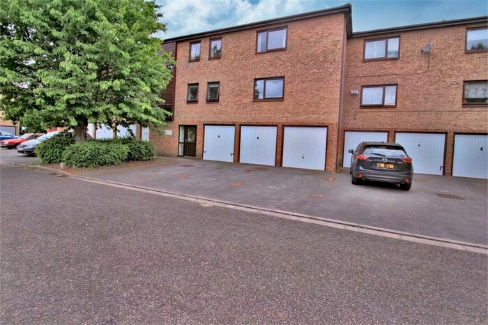1 Bedroom Flat To Rent In Waterside, Uxbridge, UB8