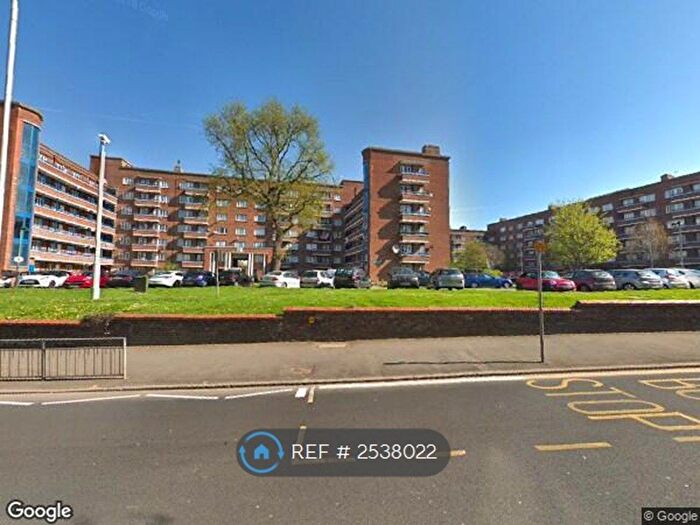 3 Bedroom Flat To Rent In Cambridge Gardens, Kingston Upon Thames, KT1