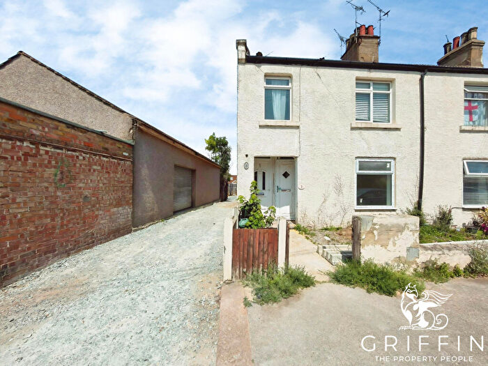 2 Bedroom Flat To Rent In College Road, Grays, RM17