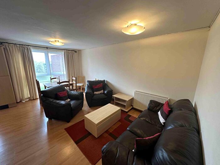 2 Bedroom Flat To Rent In Hollymount, Hagley Road, B16