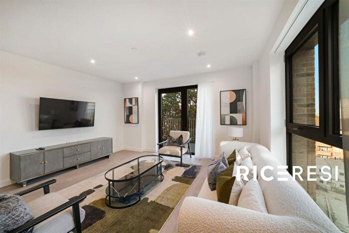 3 Bedroom Flat To Rent In Dragonfly Walk, London, N4