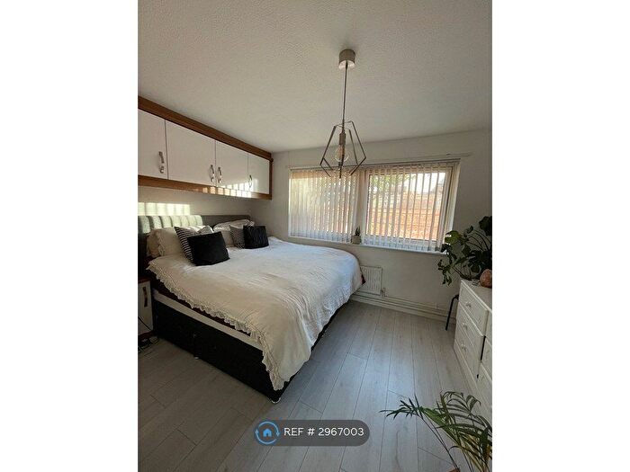 2 Bedroom Terraced House To Rent In Fully Furnished, Nottingham, NG3