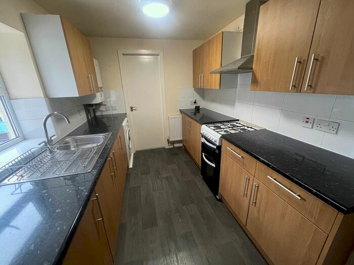 3 Bedroom Flat To Rent In Langholm Road, Thurnby Lodge, Leicester, LE5