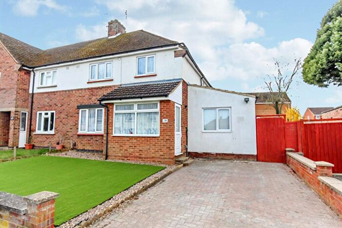 3 Bedroom Semi-Detached House To Rent In Edinburgh Road, Wellingborough, NN8