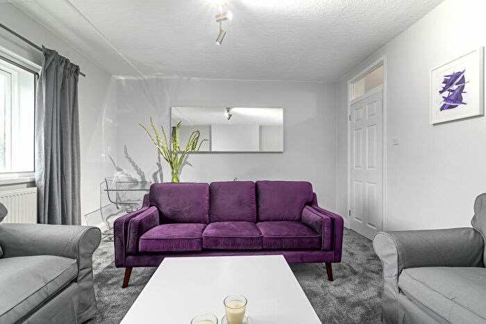 5 Bedroom Flat To Rent In Bentham Court, New North Road, London, N1