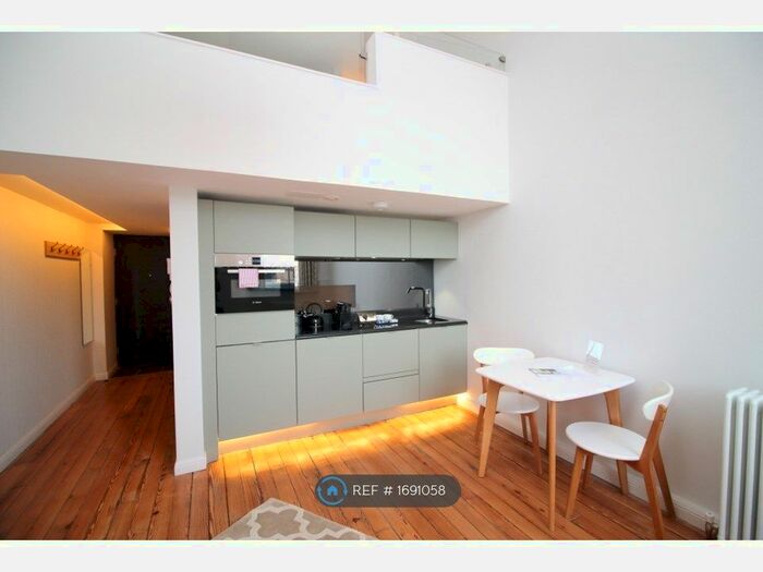 Studio To Rent In Mcdonald Road, Edinburgh, EH7
