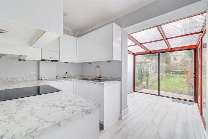 2 Bedroom Flat To Rent In Greswell Street, London, SW6