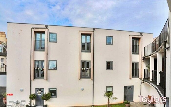 2 Bedroom Flat For Sale In Bishops Place, Paignton, TQ3