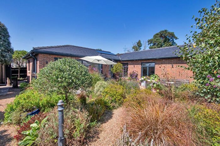 2 Bedroom Bungalow For Sale In Rye Road, Hawkhurst, Kent, TN18