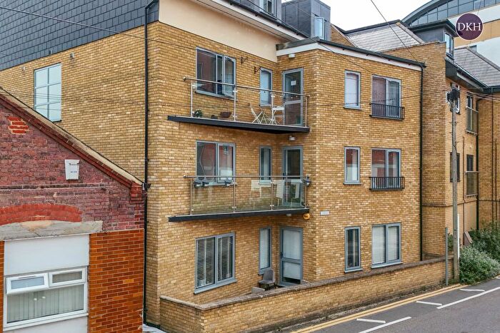 2 Bedroom Flat To Rent In Emerald Court, Watford, WD17