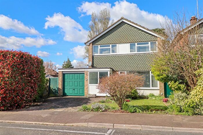 4 Bedroom Detached House For Sale In South Grove, Horsham, RH13