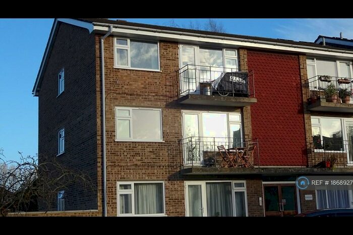 2 Bedroom Flat To Rent In Beechwood Close, Surbiton, KT6