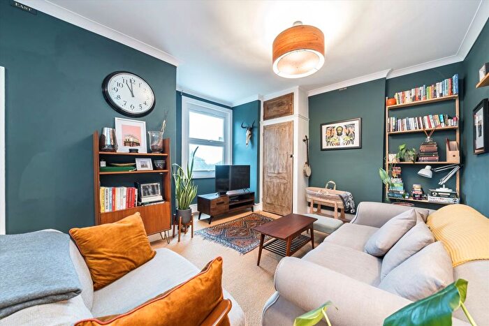 2 Bedroom Flat For Sale In Montem Road, London, SE23
