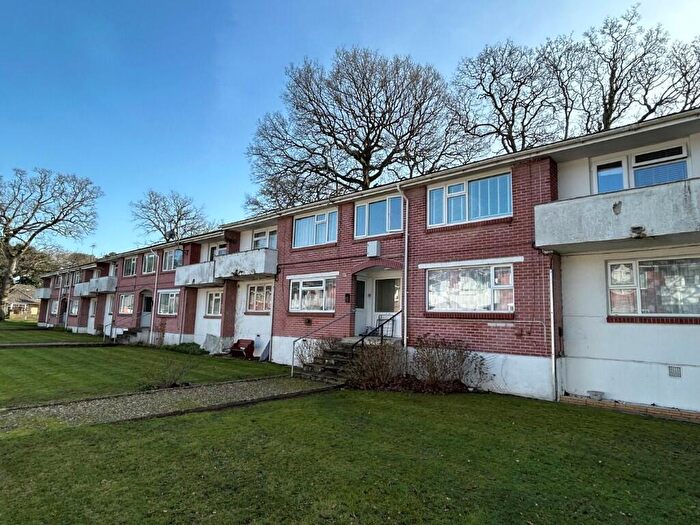 2 Bedroom Flat For Sale In Plantation Road, Poole, Dorset, BH17