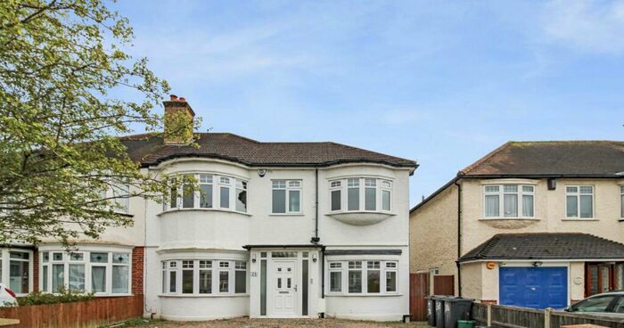 4 Bedroom House To Rent In Bramerton Road, BR3