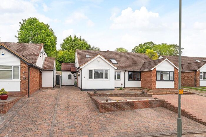 3 Bedroom Chalet For Sale In Glentrammon Avenue, Orpington, BR6