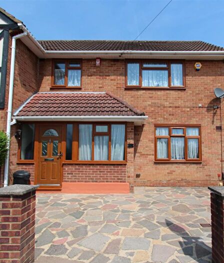 3 Bedroom Terraced House To Rent In Bengarth Road, Northolt, UB5