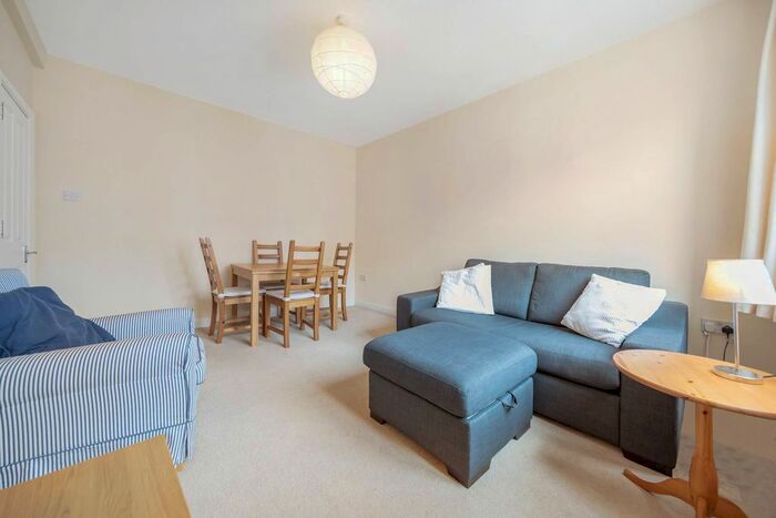 2 Bedroom Flat To Rent In Page Street, Westminster, London, SW1P