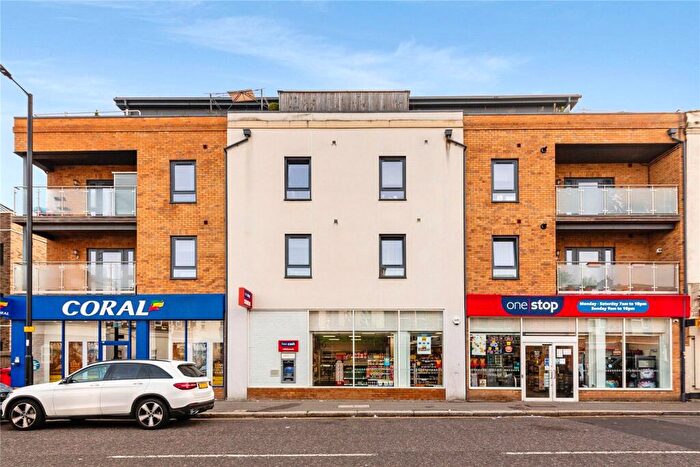 2 Bedroom Flat For Sale In Baker Street, Enfield, EN1