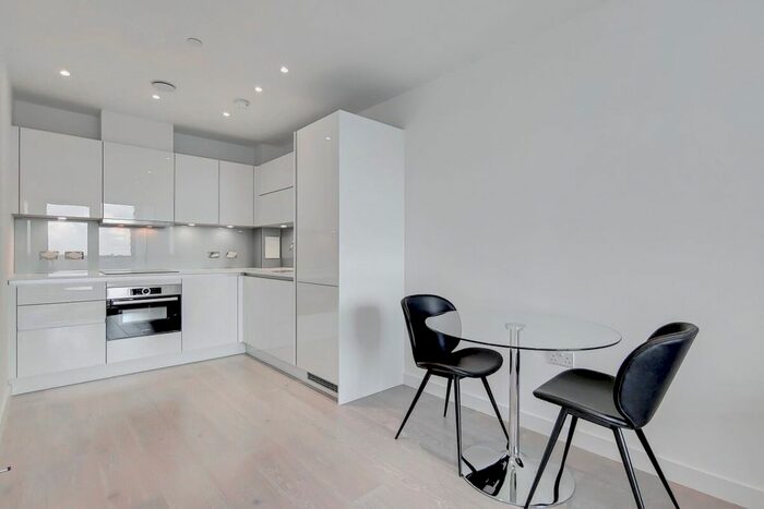 1 Bedroom Flat To Rent In City North Place, London, N4